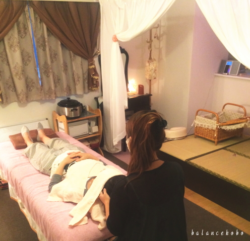 頭ほぐし ヘッドマッサージ 施術風景銀座サロン