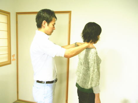 出張整体 出張マッサージ 姿勢チェック