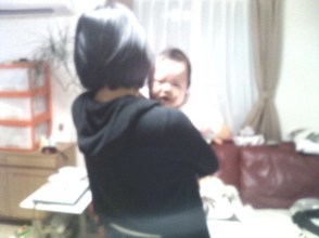 産後の骨盤矯正後のお母さん