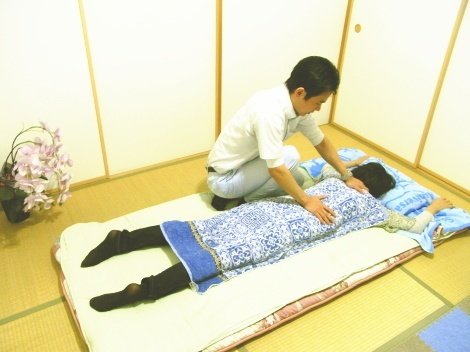 出張整体 出張マッサージ 出張整体 背骨矯正