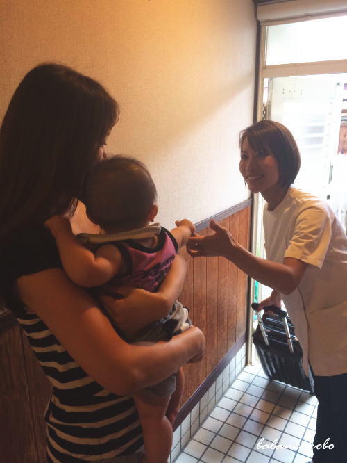 産後の骨盤矯正 出張訪問時玄関口