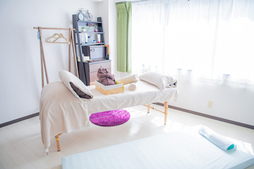 産後骨盤矯正&マタニティ整体 専門川崎サロン 施術ベッド